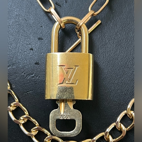 Louis Vuitton lock and key with unbranded necklace LV lock 323 great Xmas gift - Picture 4 of 10